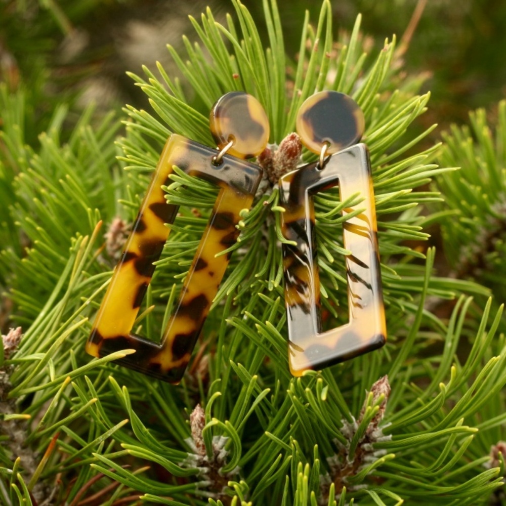 New Leopard Geometric Acrylic dangling earrings - Picture 5 of 8